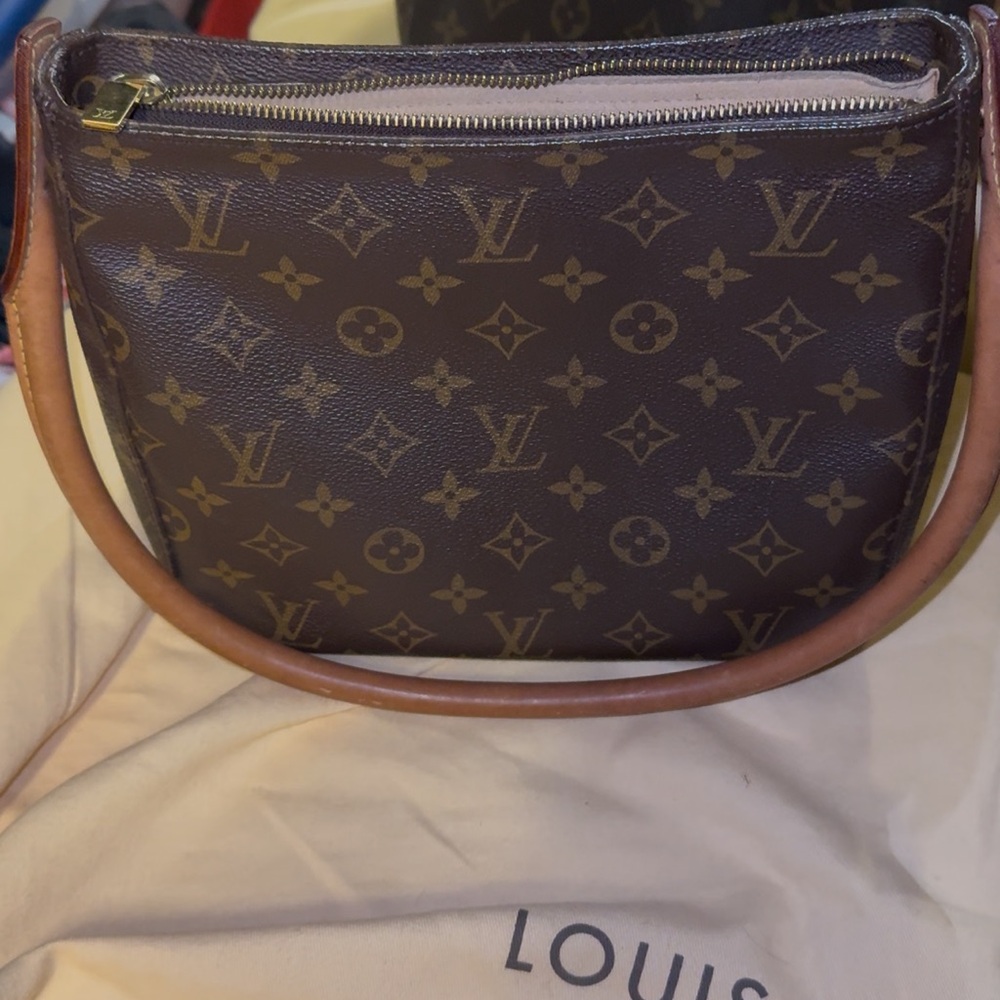 SOLD
LOUIS VUITTON Authentic Monogram Canvas Looping MM Shoulder Bag - Picture 3 of 13